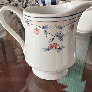 Princess House Fine Porcelain Exclusive 
Heritage Blossom Creamer